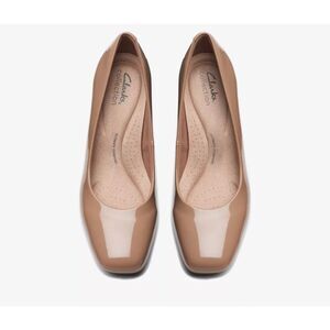 Clarks Kyndall Iris Warm Beige Heels 8 W NIB